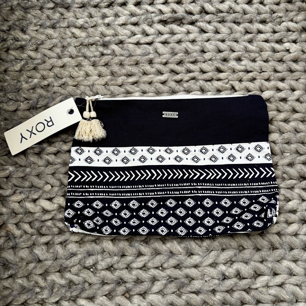 NWT Roxy Navy and White Pouch